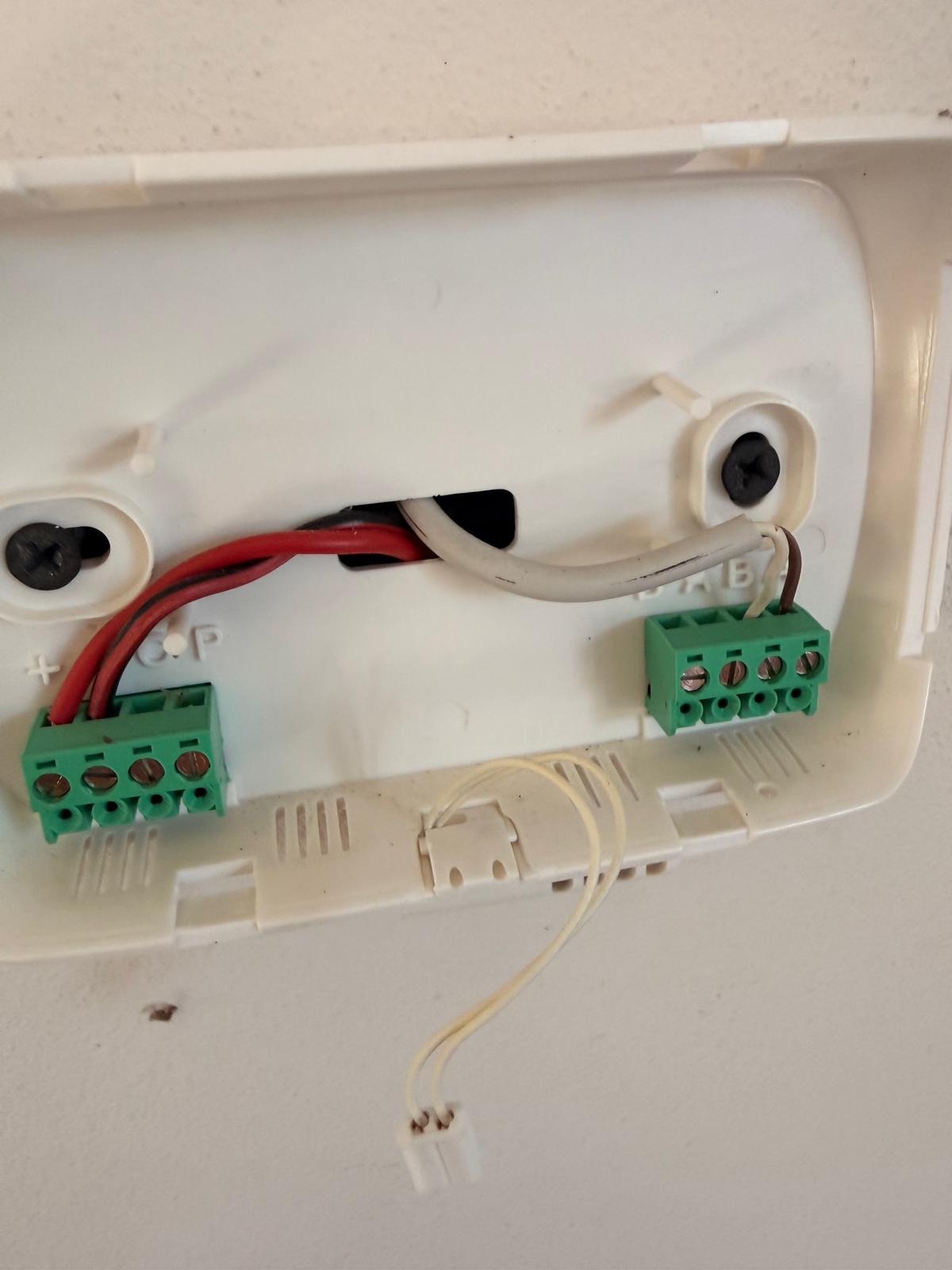 Morsetti sul retro del comando